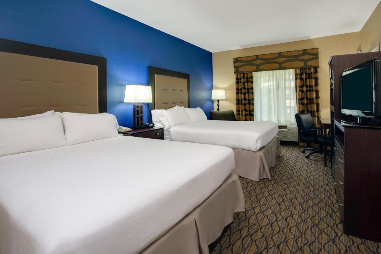 Queen Room with Two Queen Beds at Holiday Inn Express Tower Center by IHG