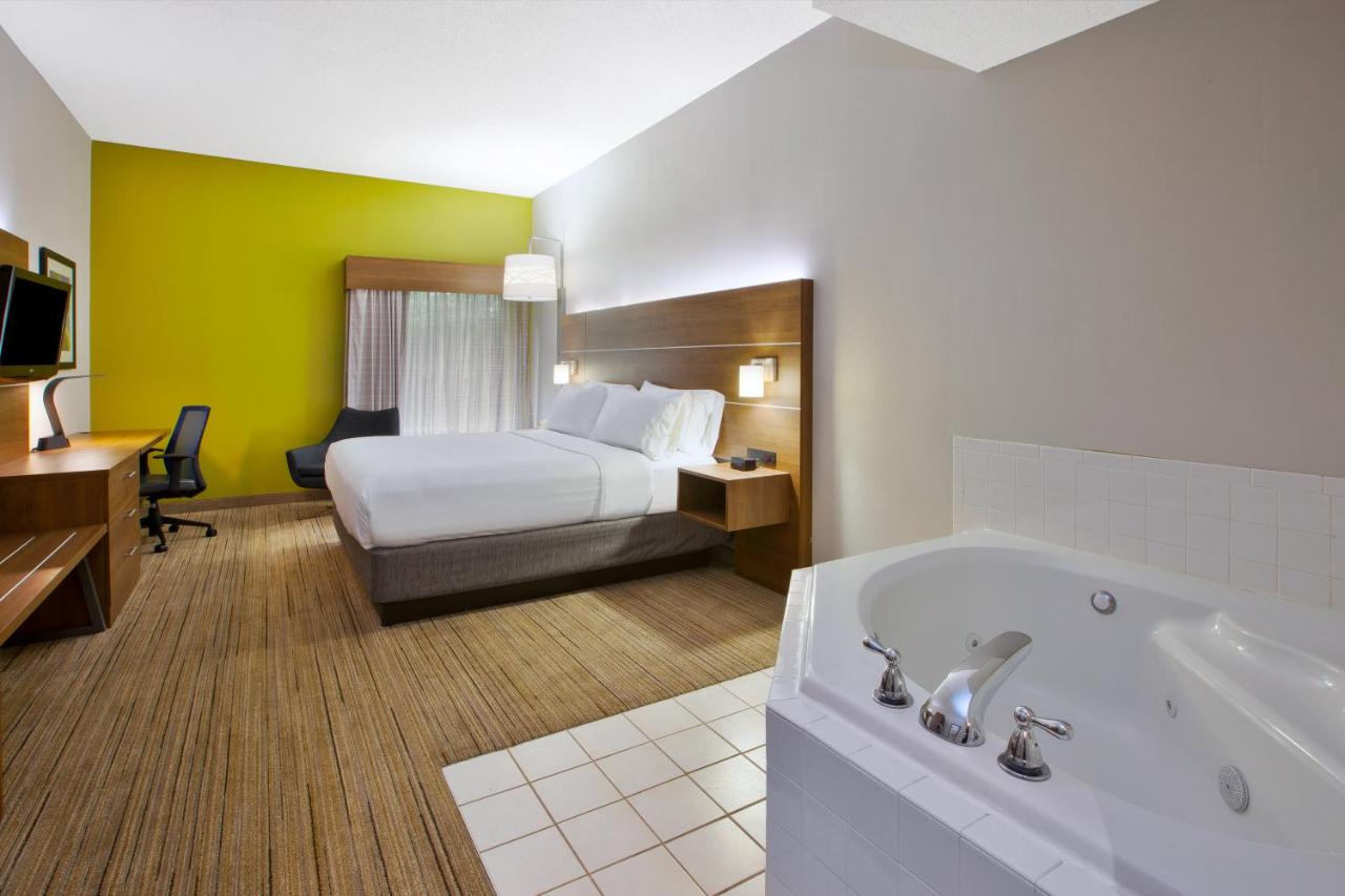 Suite - Hearing Accessible - Non-Smoking at Holiday Inn Express & Suites Milford, an IHG Hotel
