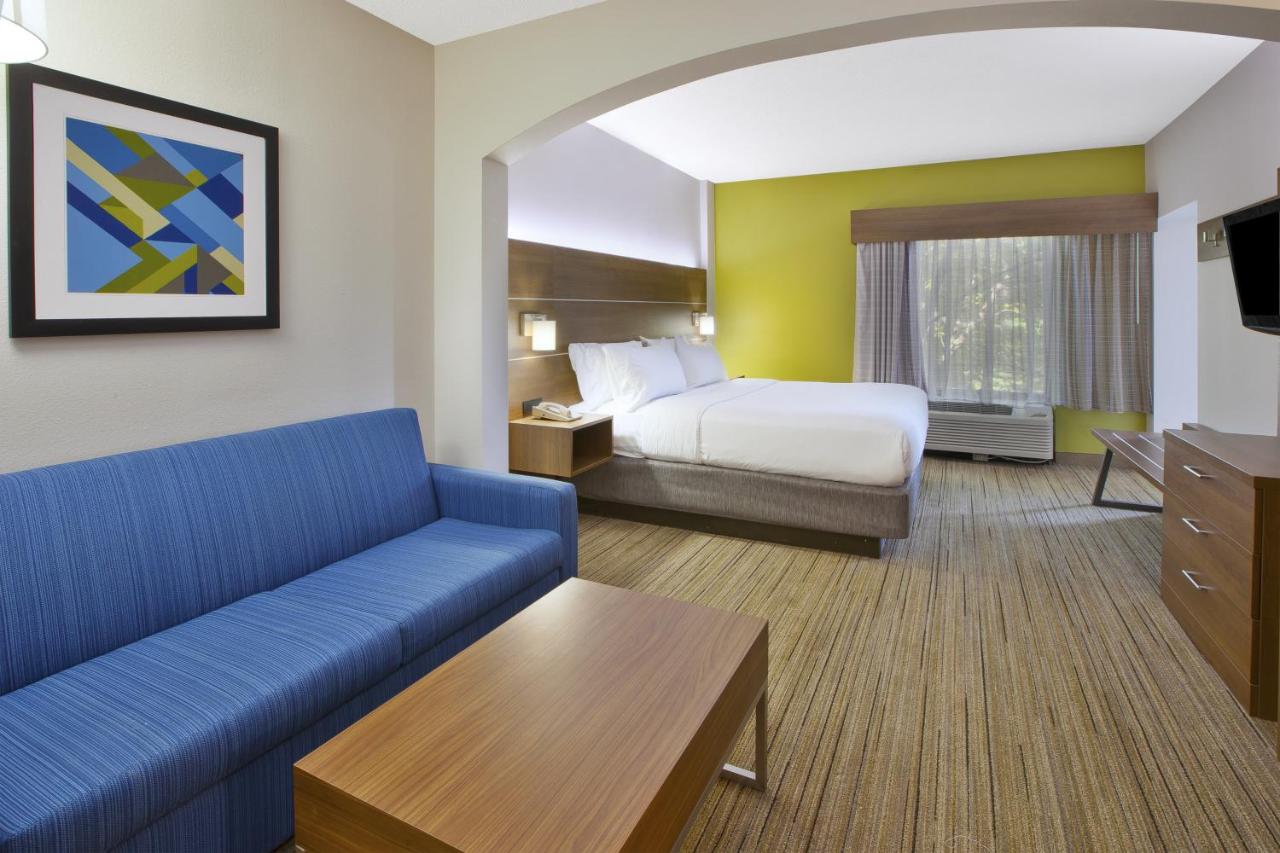 King Suite with Hot Tub - Non-Smoking at Holiday Inn Express & Suites Milford, an IHG Hotel
