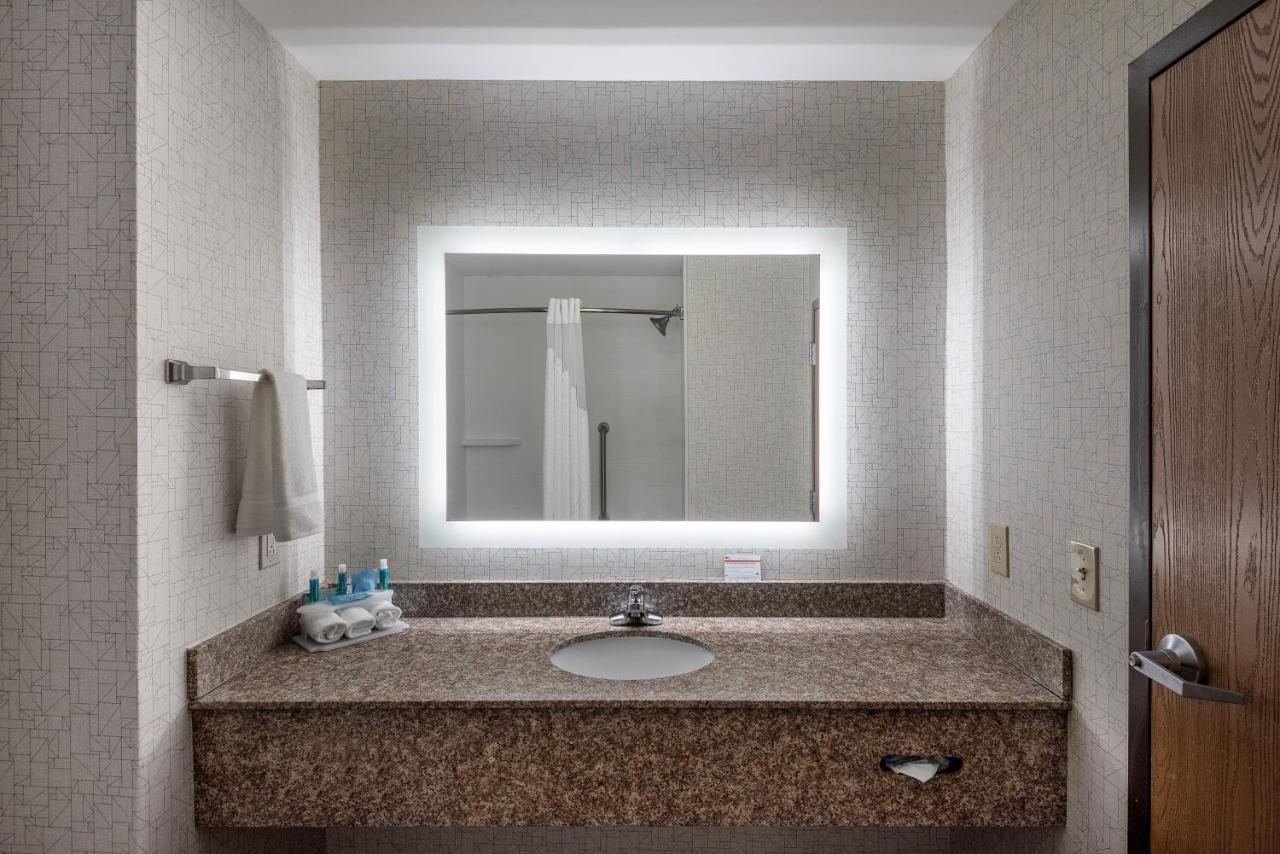 King Suite - Non-Smoking at Holiday Inn Express & Suites Grenada by IHG
