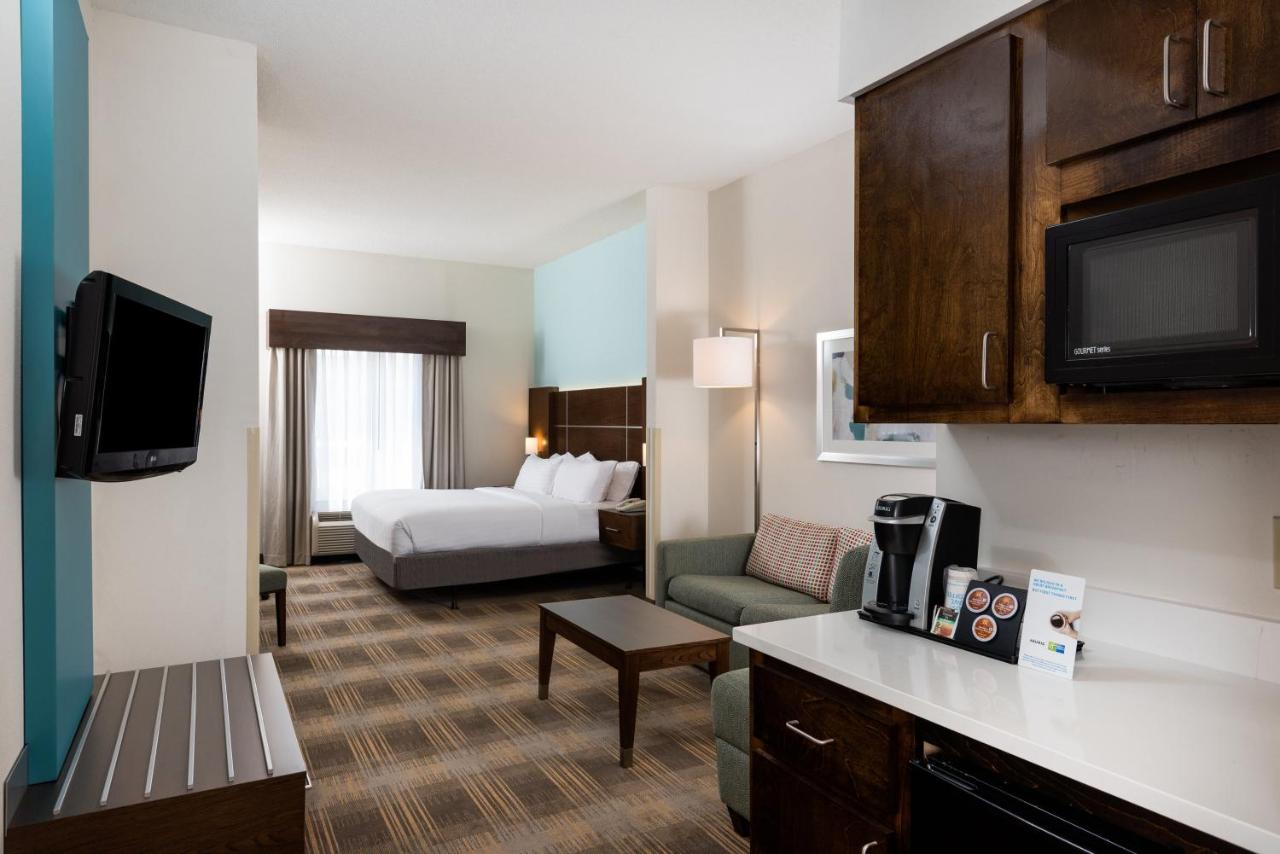 King Suite - Non-Smoking at Holiday Inn Express & Suites Grenada by IHG