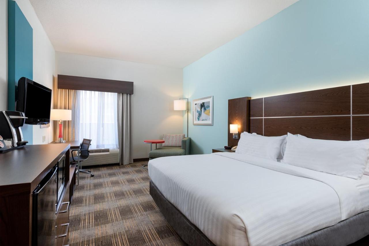 Leisure King Room - Non-Smoking at Holiday Inn Express & Suites Grenada by IHG