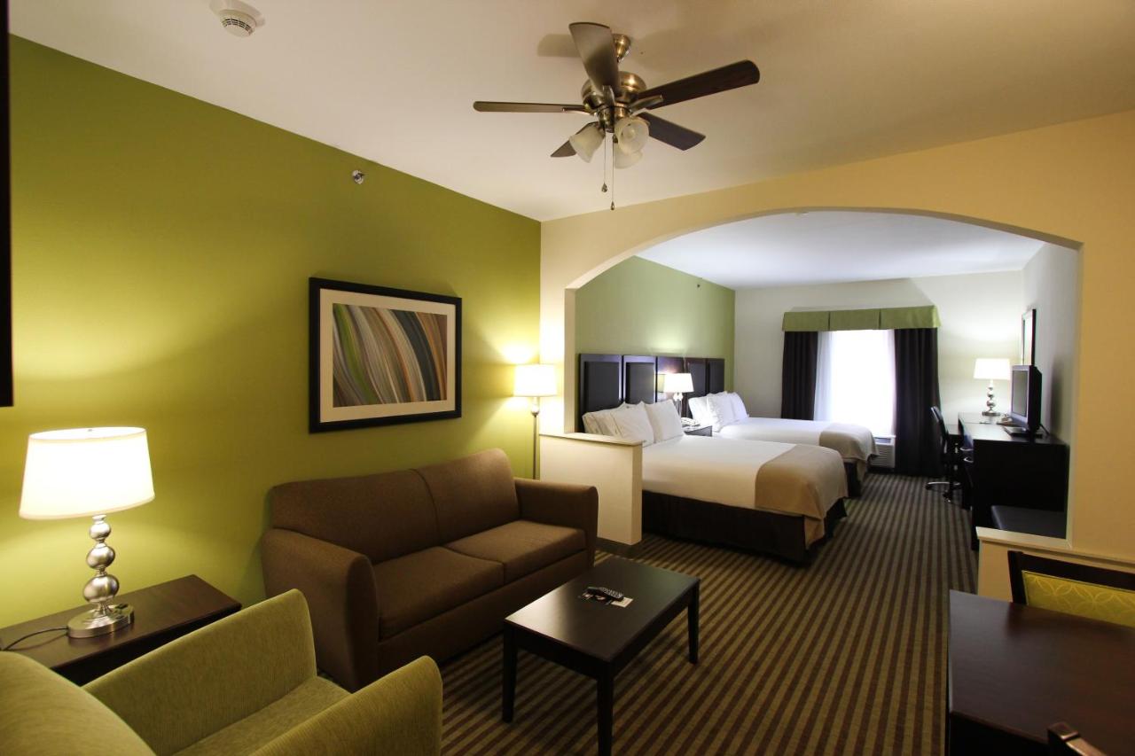  | Holiday Inn Express Hotel and Suites Nacogdoches