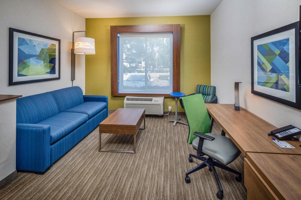 Suite - Mobility Access/Hearing Accessible at Holiday Inn Express and Suites Modesto by IHG