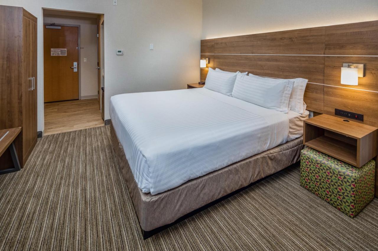 Executive King Room at Holiday Inn Express and Suites Modesto by IHG