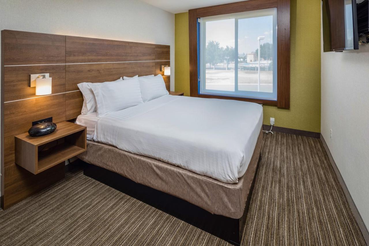 Two-Bedroom Suite at Holiday Inn Express and Suites Modesto by IHG