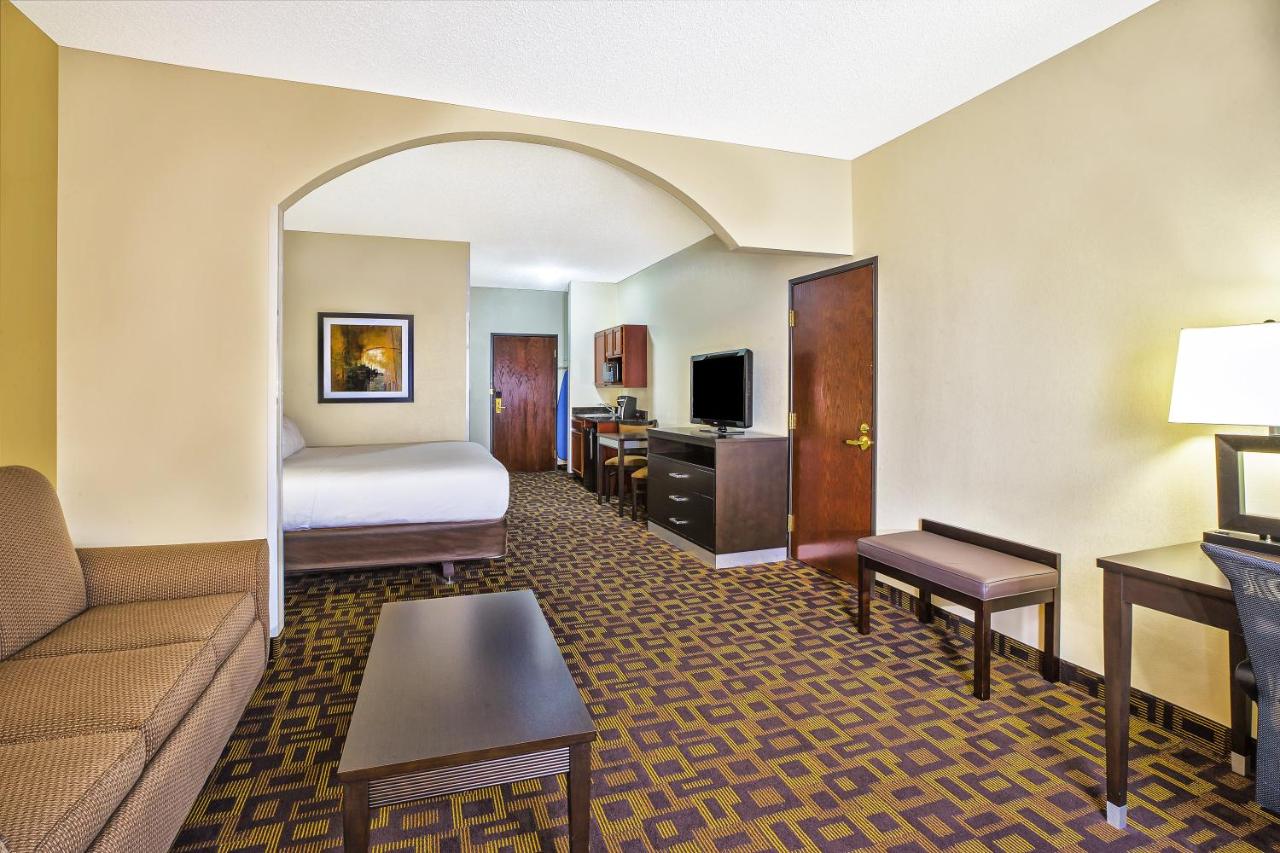  | Holiday Inn Express Hotel and Suites Marysville