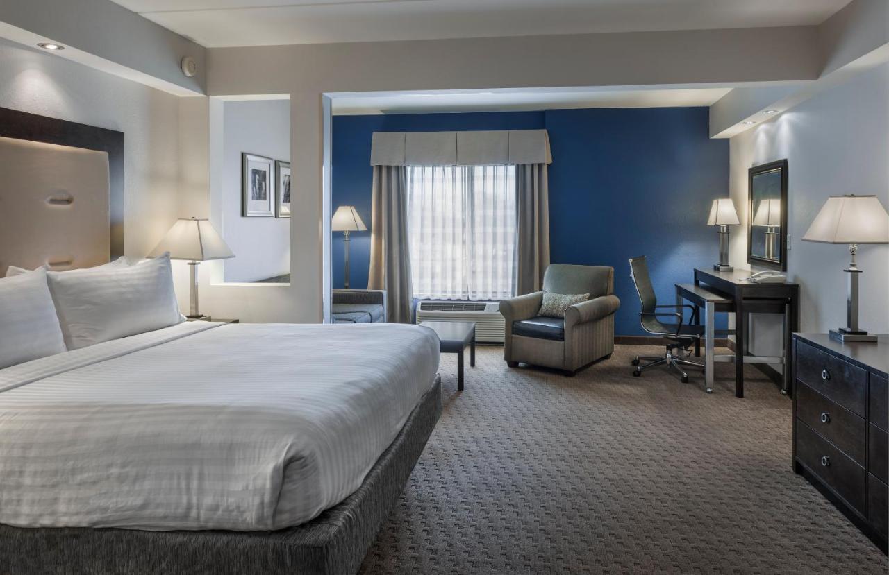 Junior Suite at Holiday Inn Express Hotel and Suites Laurel, an IHG Hotel