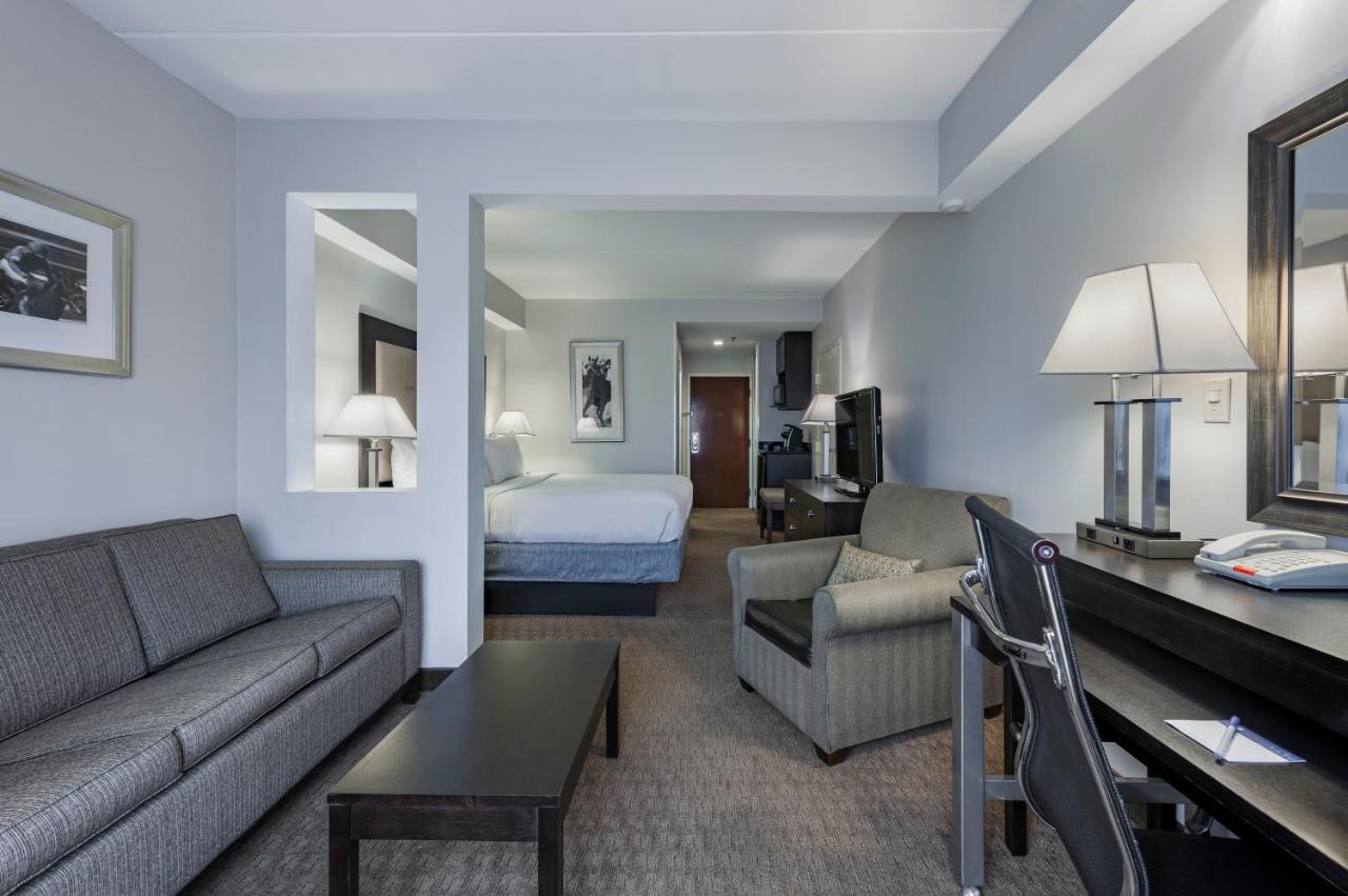 Junior Suite at Holiday Inn Express Hotel and Suites Laurel, an IHG Hotel