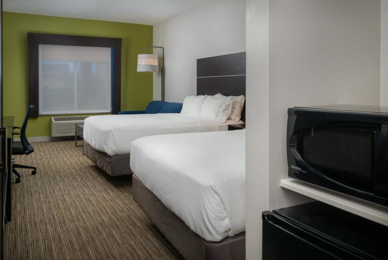 Queen Room with Two Queen Beds - Disability Access at Holiday Inn Express & Suites Lawrence by IHG