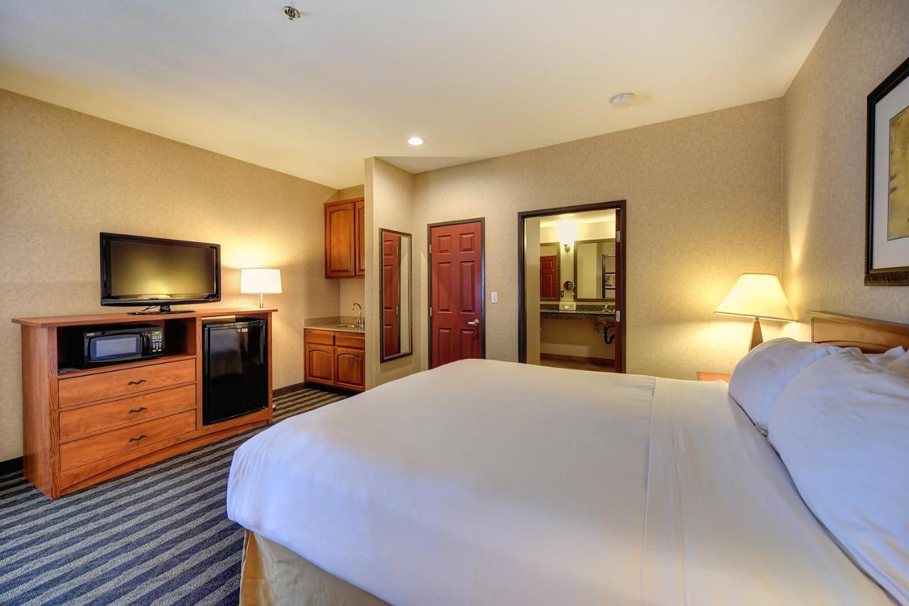 Deluxe King Suite at Holiday Inn Express Hotel & Suites Manteca by IHG