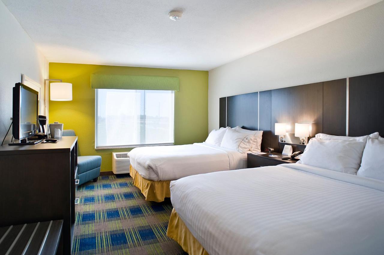 Standard Room at Holiday Inn Express Hotel & Suites Vermillion by IHG