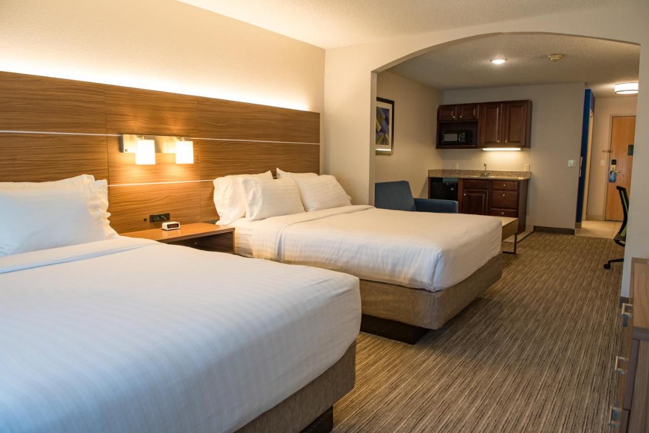 Queen Suite with Two Queen Beds and Sofa Bed at Holiday Inn Express & Suites Elkhart by IHG