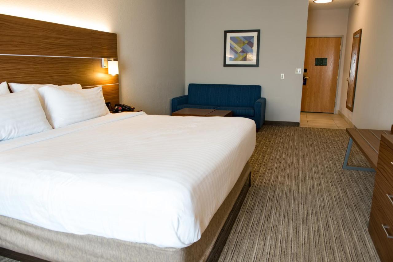 King Room with Sofa Bed - Non-Smoking at Holiday Inn Express & Suites Elkhart by IHG