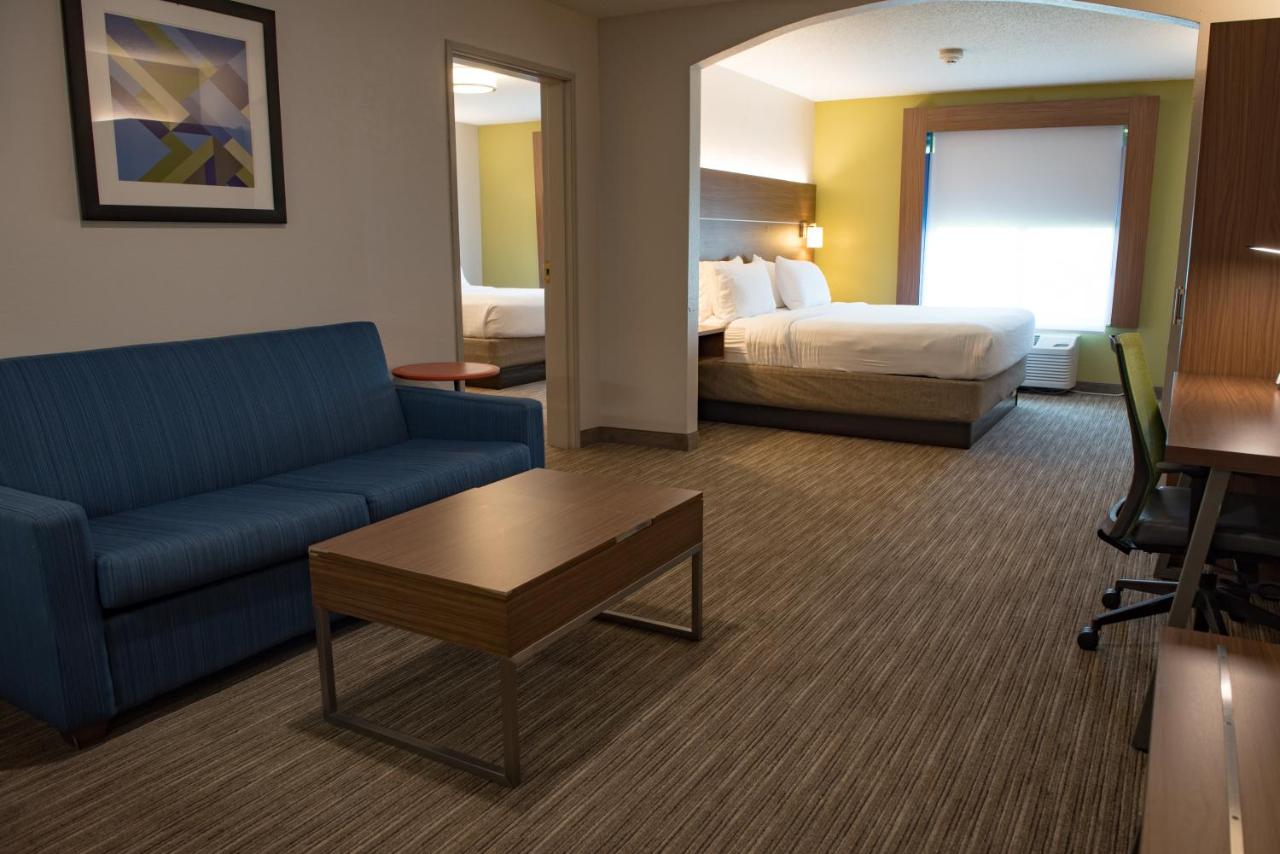 Two Room Family Suite at Holiday Inn Express & Suites Elkhart by IHG