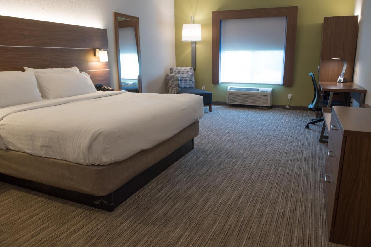 King Room - Disability Access at Holiday Inn Express & Suites Elkhart by IHG