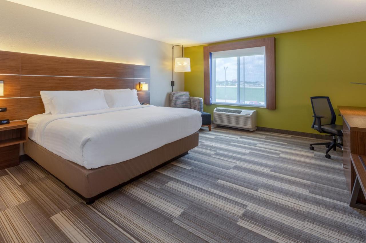 King Room at Holiday Inn Express & Suites Vandalia by IHG