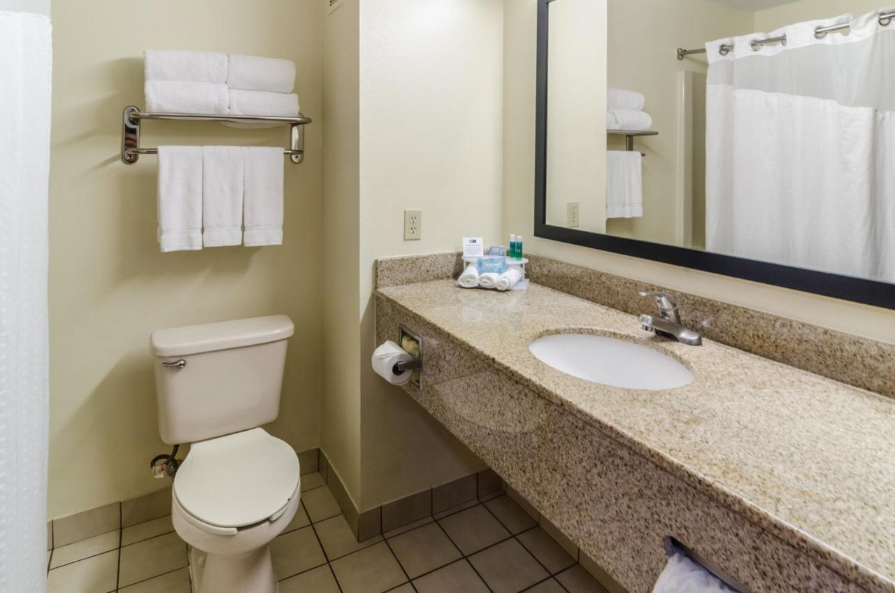 King Room - Non-Smoking at Holiday Inn Express & Suites Vinita by IHG
