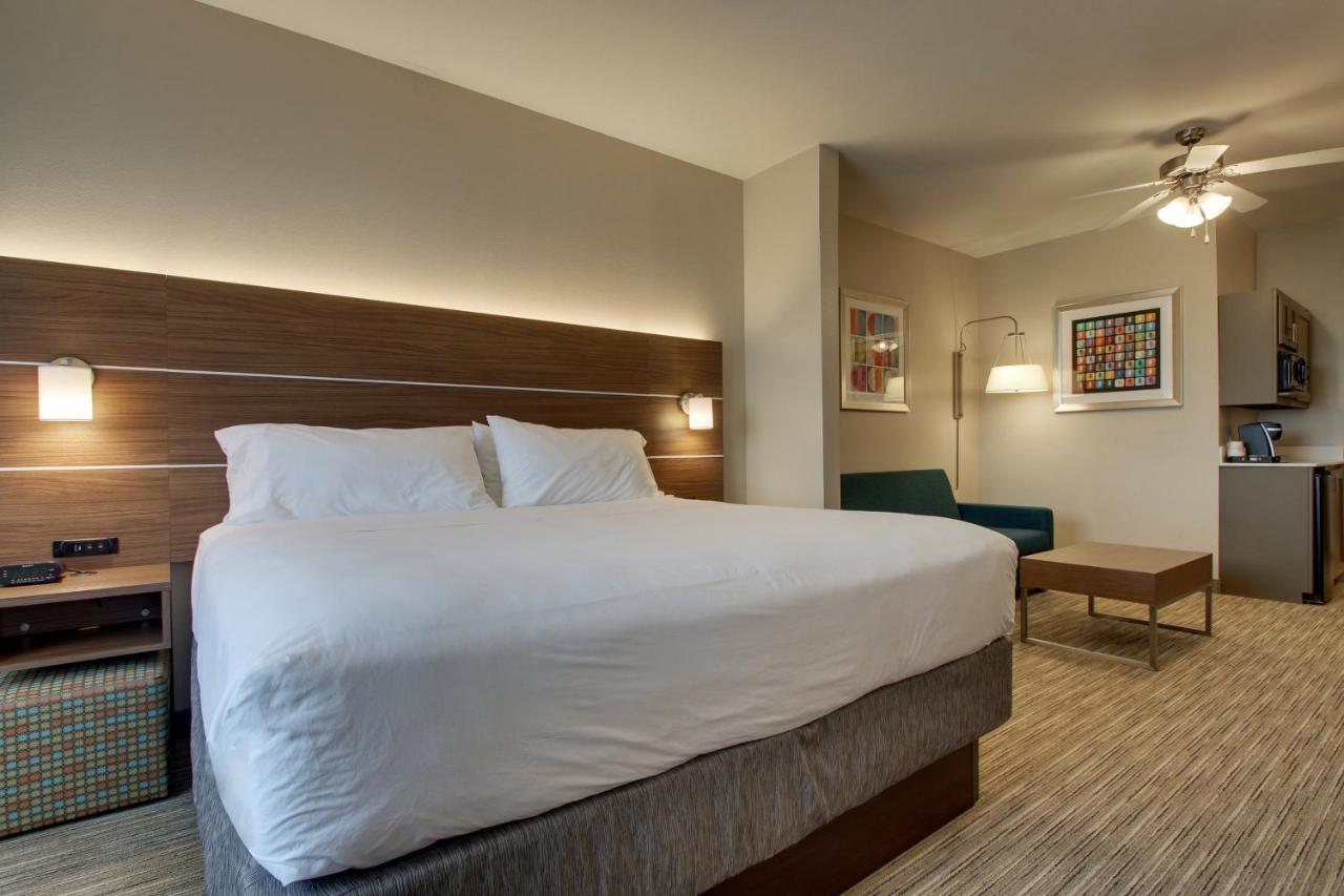 One-Bedroom King Suite with Sofa Bed at Holiday Inn Express Hotel & Suites Vernon College Area by IHG