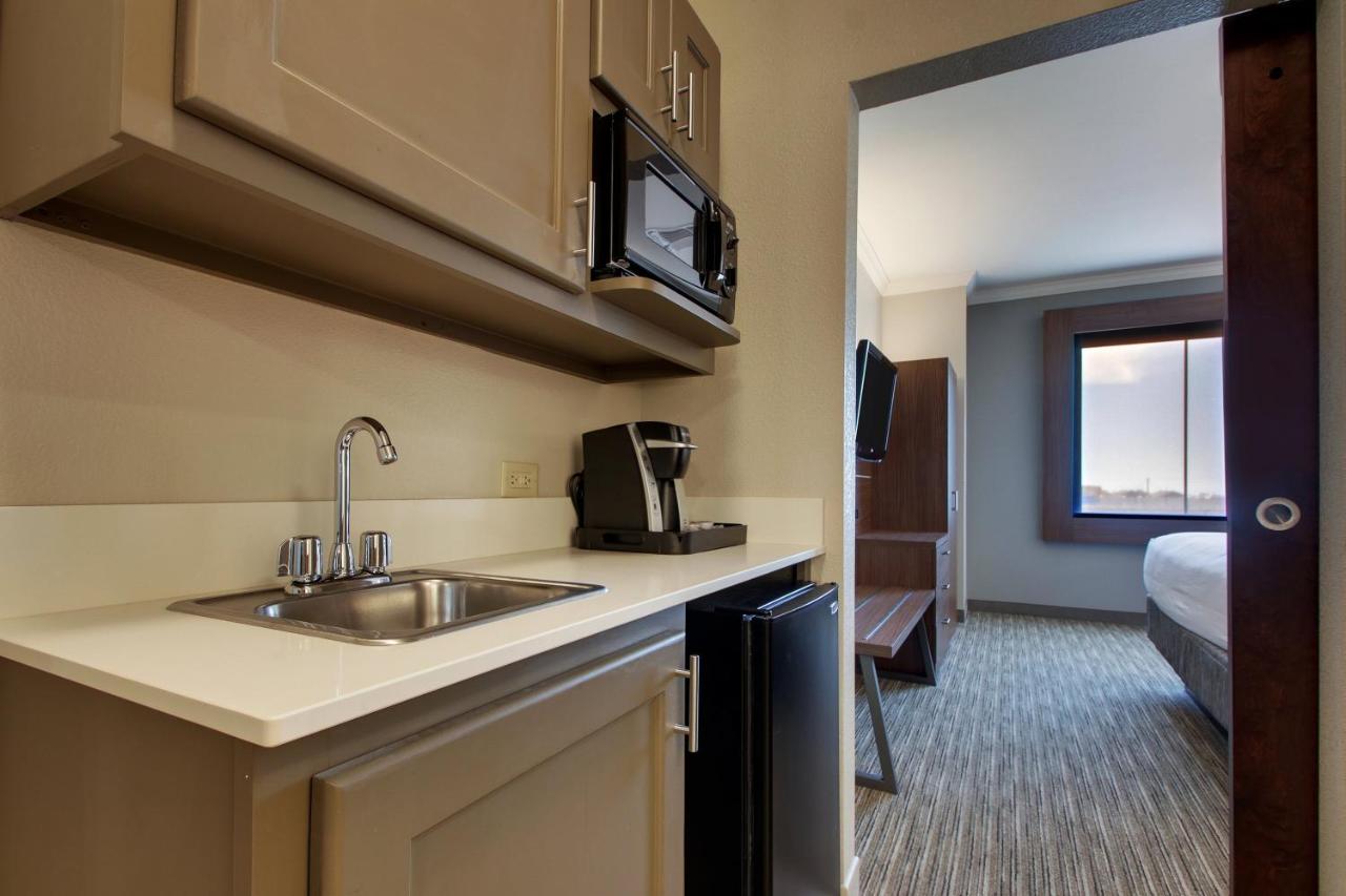 King Suite with Sofa Bed at Holiday Inn Express Hotel & Suites Vernon College Area by IHG