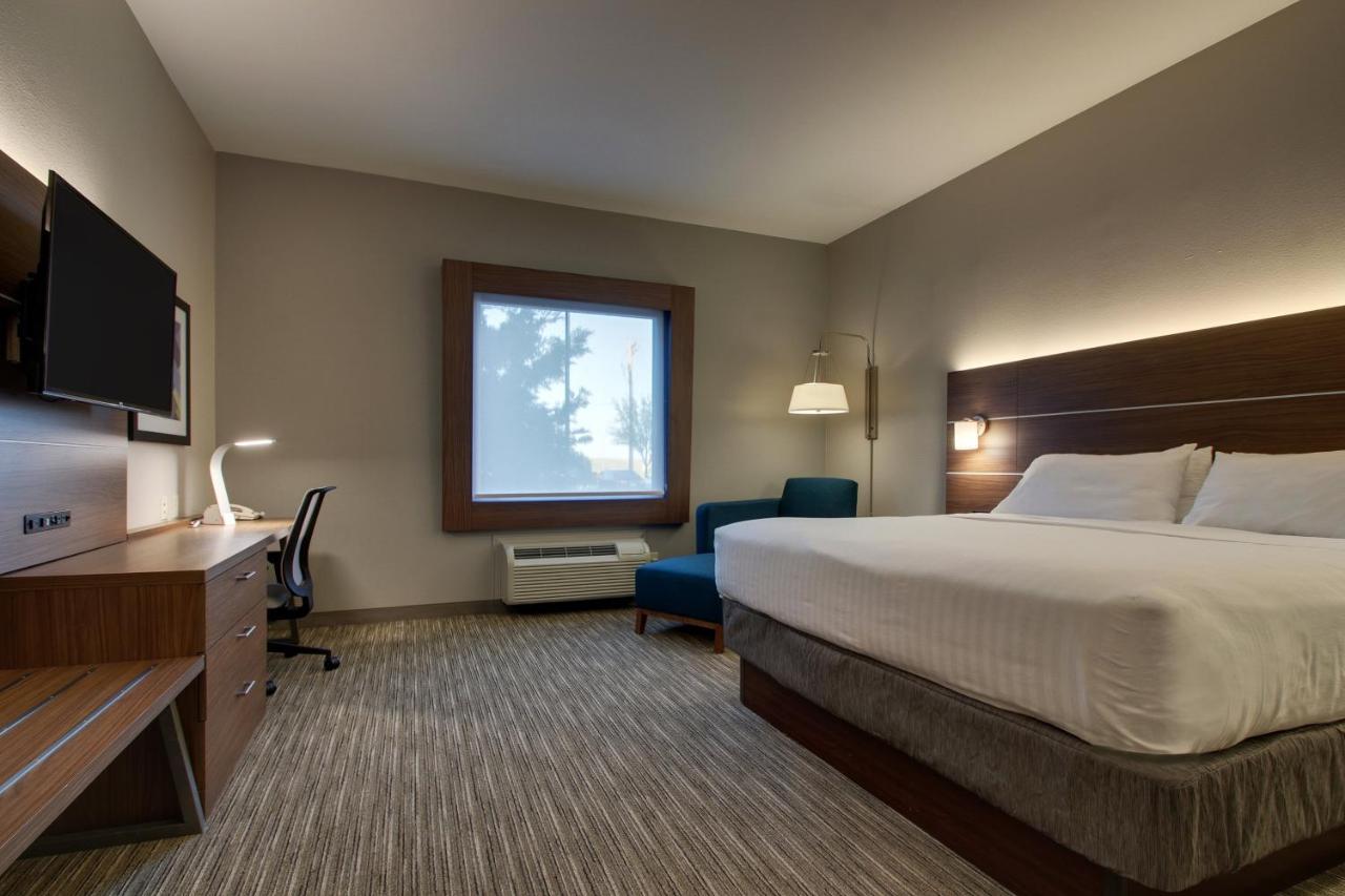 King Room - Disability Access at Holiday Inn Express Hotel & Suites Vernon College Area by IHG