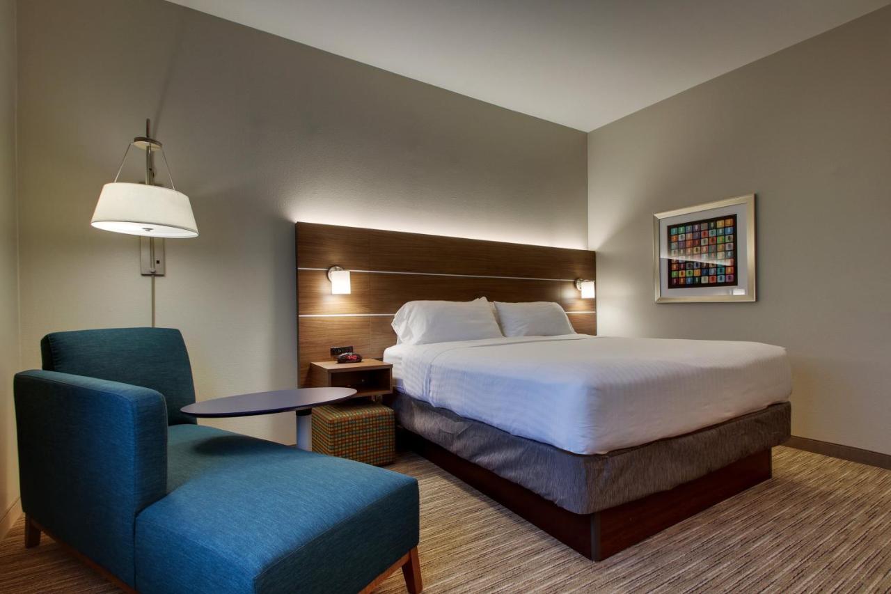 King Room with Spa Bath at Holiday Inn Express Hotel & Suites Vernon College Area by IHG