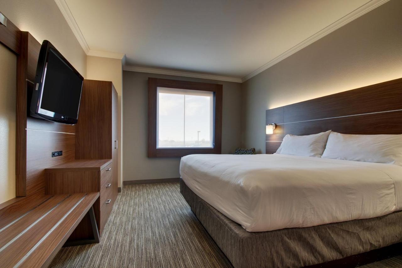 Room Selected at Check-In at Holiday Inn Express Hotel & Suites Vernon College Area by IHG