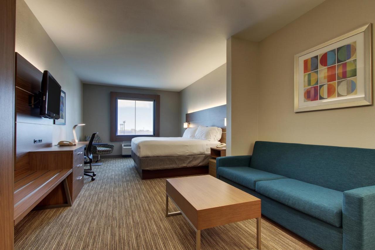 One-Bedroom King Suite with Sofa Bed at Holiday Inn Express Hotel & Suites Vernon College Area by IHG