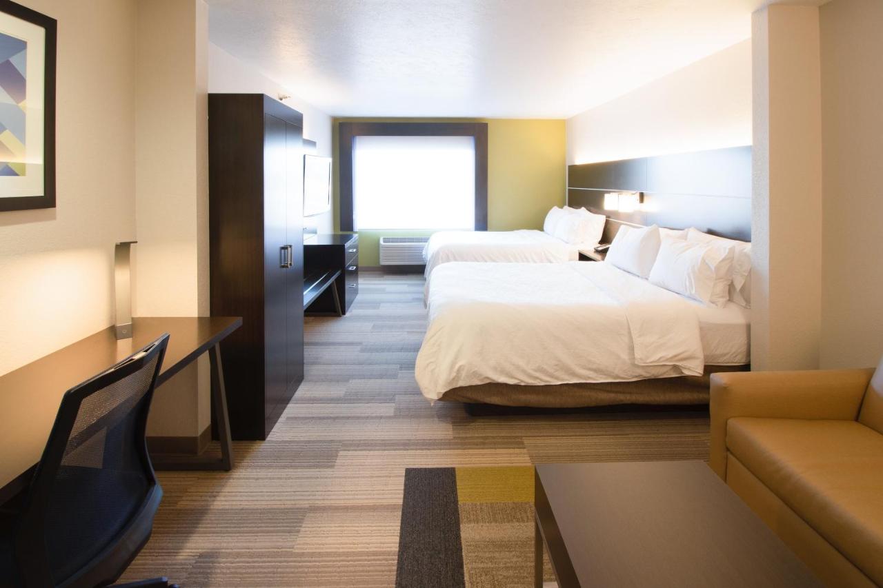 Suite - Mobility Access/Hearing Accessible at Holiday Inn Express & Suites Worthington by IHG
