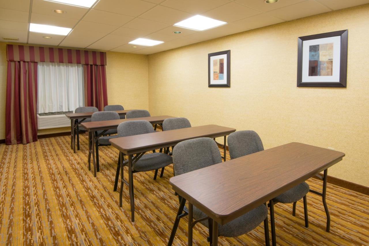  | Holiday Inn Express & Suites Wauseon