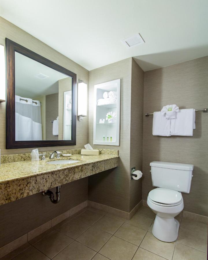 Queen Suite with Two Queen Beds at Holiday Inn Express Hotel & Suites Auburn by IHG
