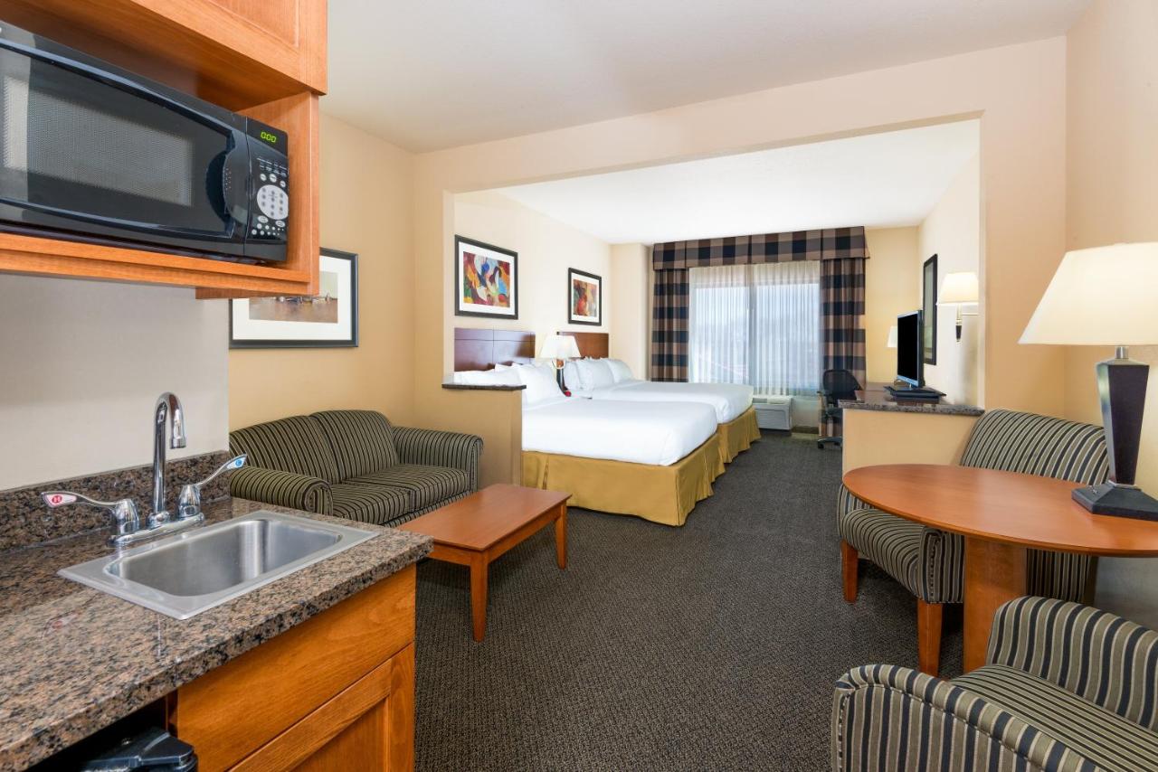Queen Room with Two Queen Beds at Holiday Inn Express Vernal-Dinosaurland by IHG