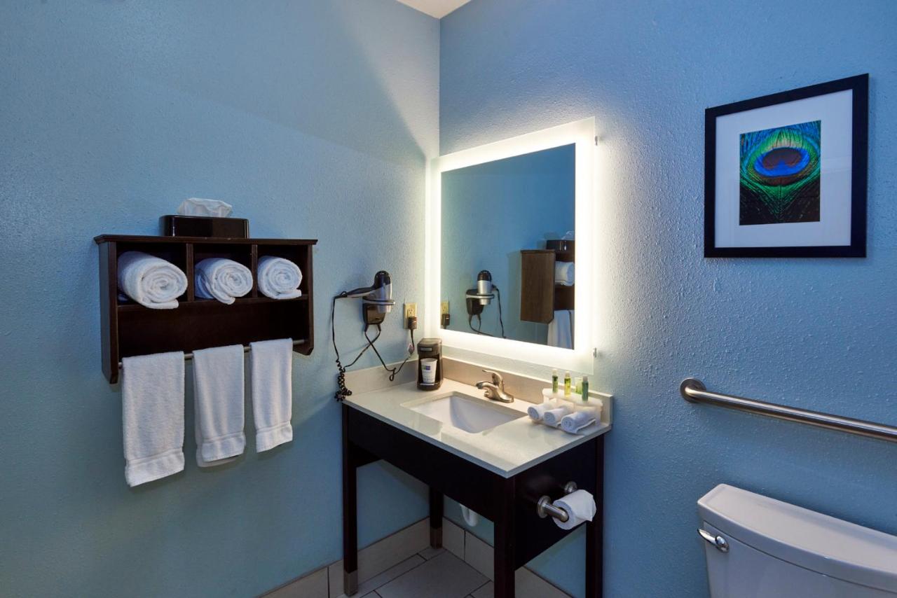 King Room - Disability Access at Holiday Inn Express & Suites Birmingham South - Pelham by IHG