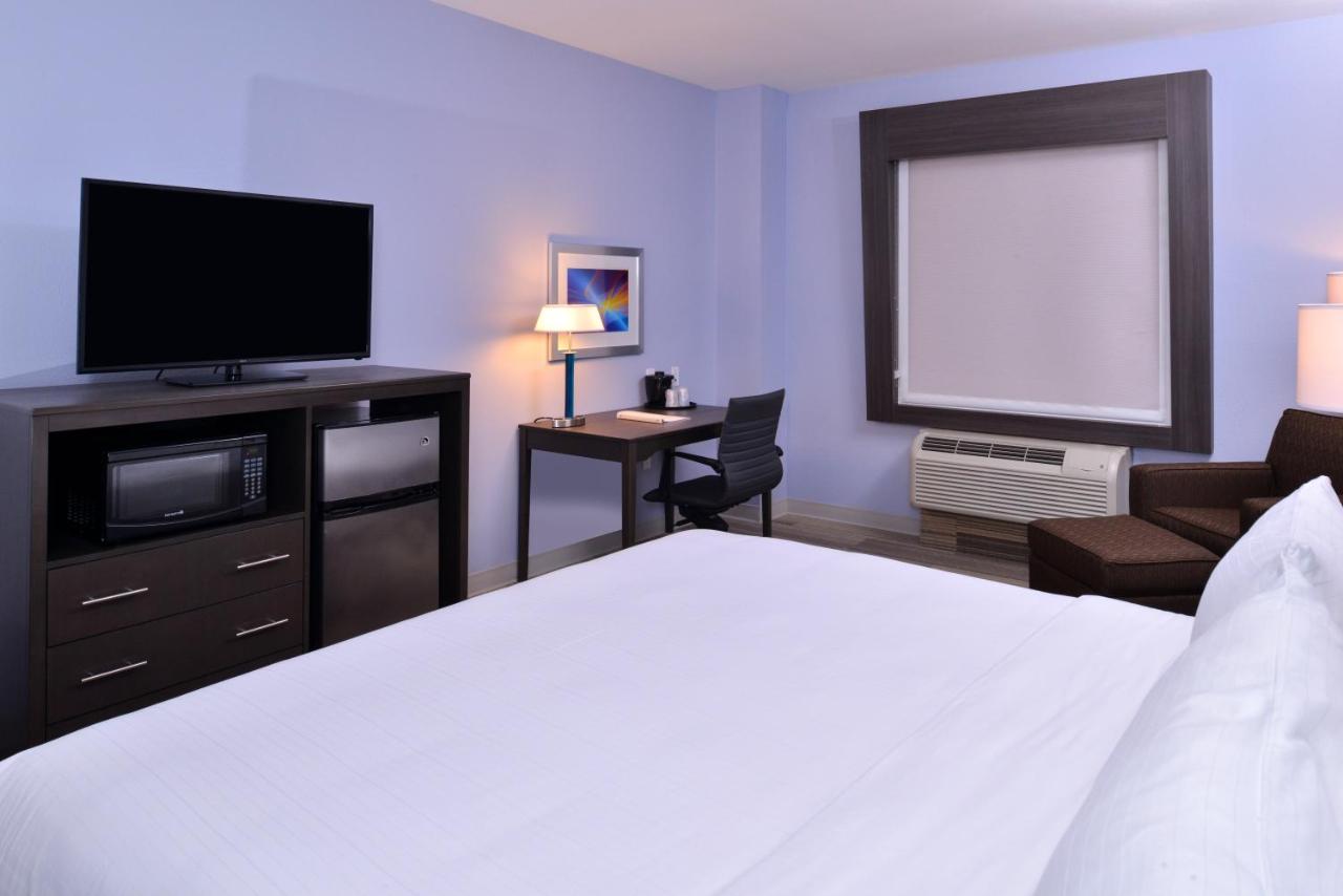 Executive King Room with Mobility Accessible Tub - Non-Smoking at Holiday Inn Express & Suites Loma Linda- San Bernardino S by IHG