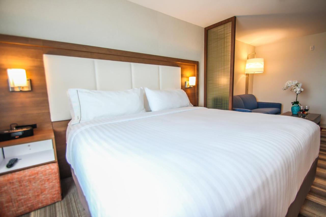  | Holiday Inn Express & Suites Miami Airport East