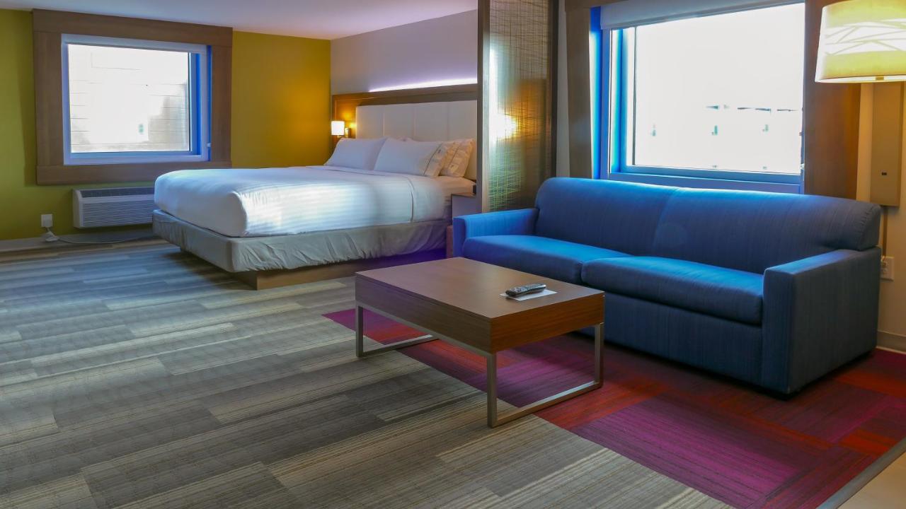 Double Suite - Mobility Access Tub/Non-Smoking at Holiday Inn Express & Suites Miami Airport East by IHG