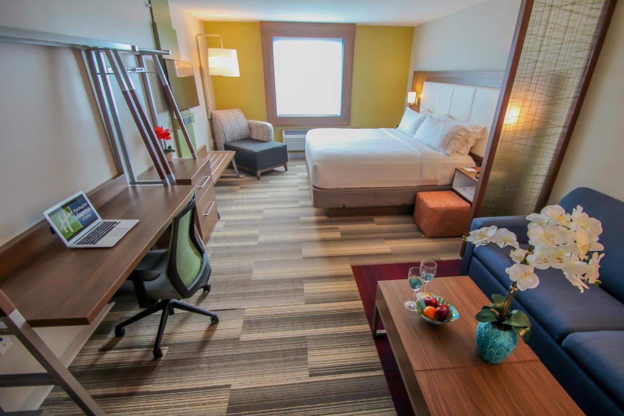 Double Suite - Mobility Access Tub/Non-Smoking at Holiday Inn Express & Suites Miami Airport East by IHG
