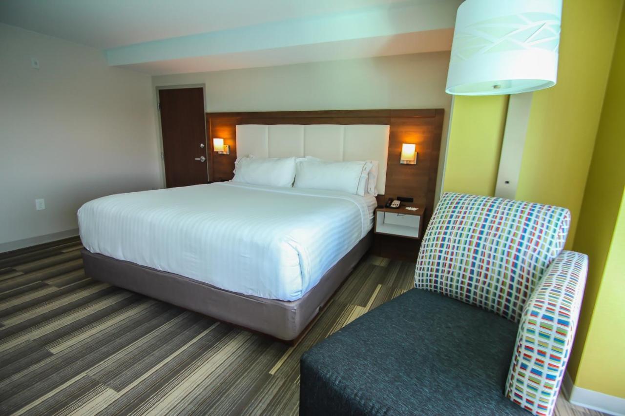 King Room - Disability Access at Holiday Inn Express & Suites Miami Airport East by IHG