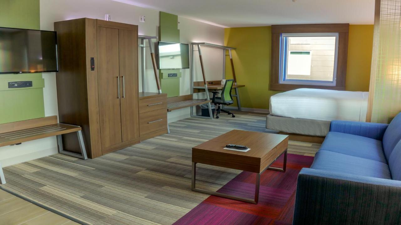 Double Suite - Mobility Access Tub/Non-Smoking at Holiday Inn Express & Suites Miami Airport East by IHG