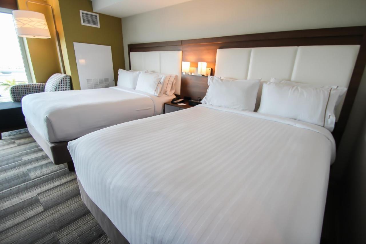 Queen Suite with Sofa Bed at Holiday Inn Express & Suites Miami Airport East by IHG