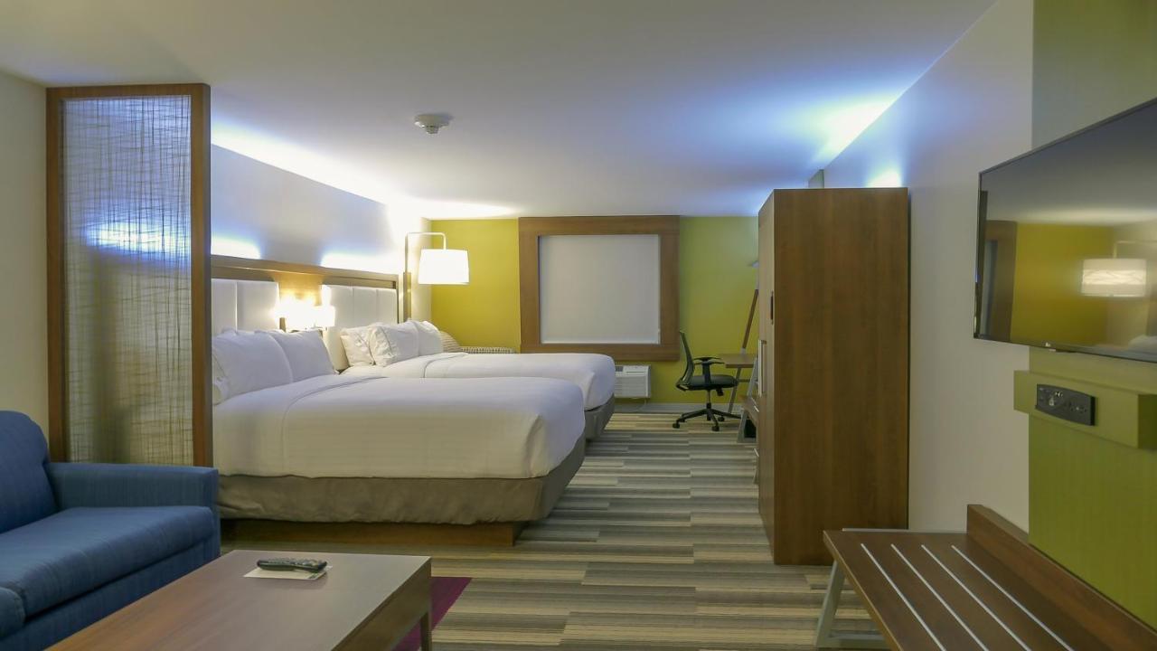 Queen Suite with Sofa Bed at Holiday Inn Express & Suites Miami Airport East by IHG