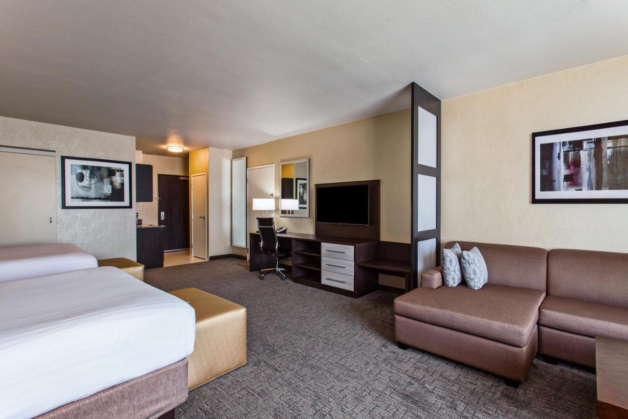 Grand Suite with Two Queen Beds at Holiday Inn Express & Suites Anaheim Resort Area by IHG