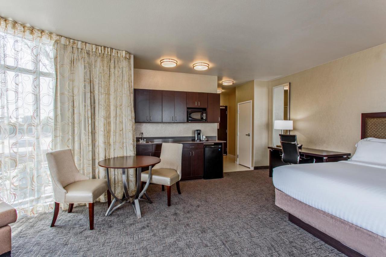 Penthouse Suite with Two Queen Beds at Holiday Inn Express & Suites Anaheim Resort Area by IHG