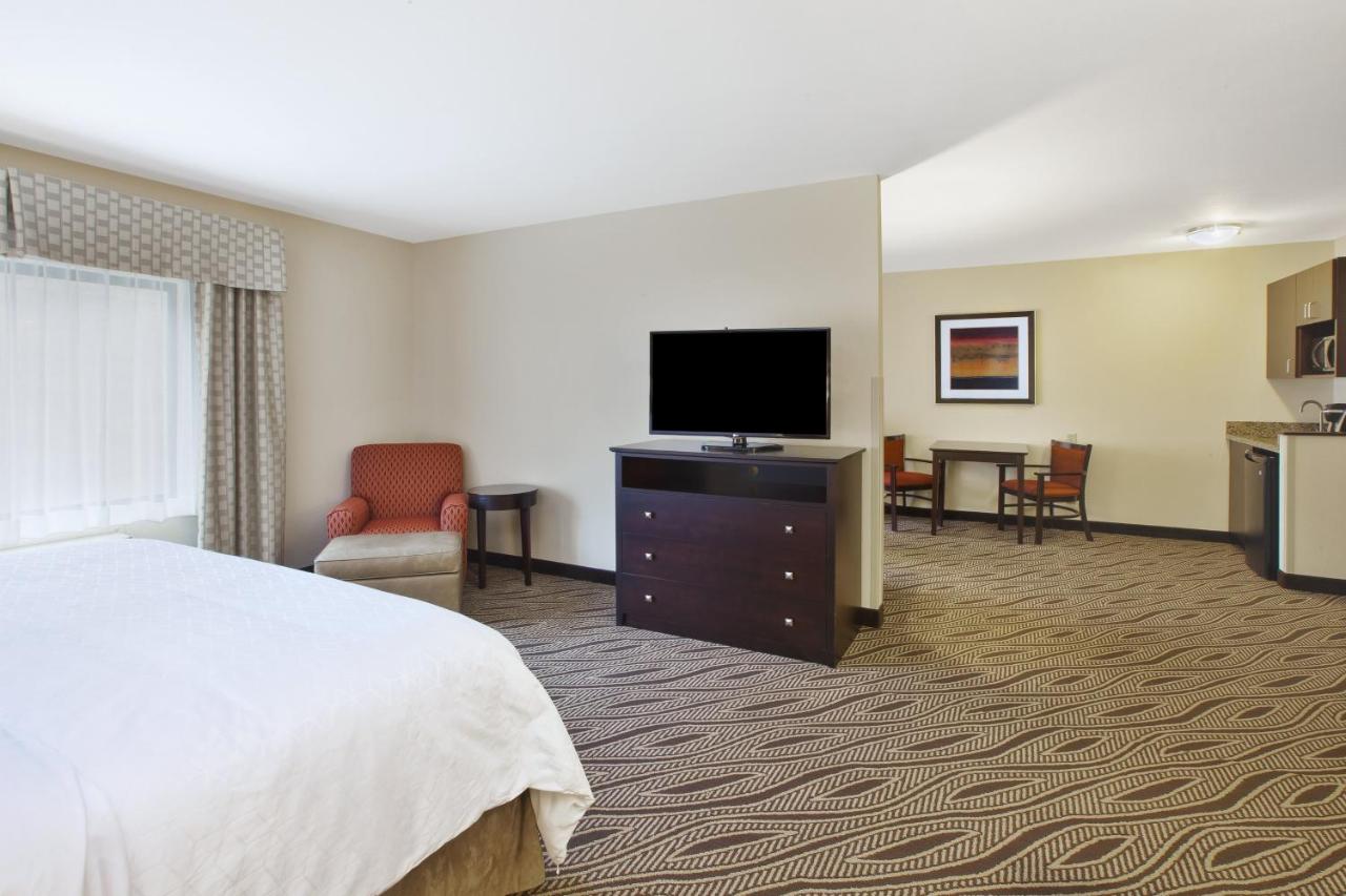 Superior King Suite at Holiday Inn Express & Suites Washington - Meadow Lands by IHG