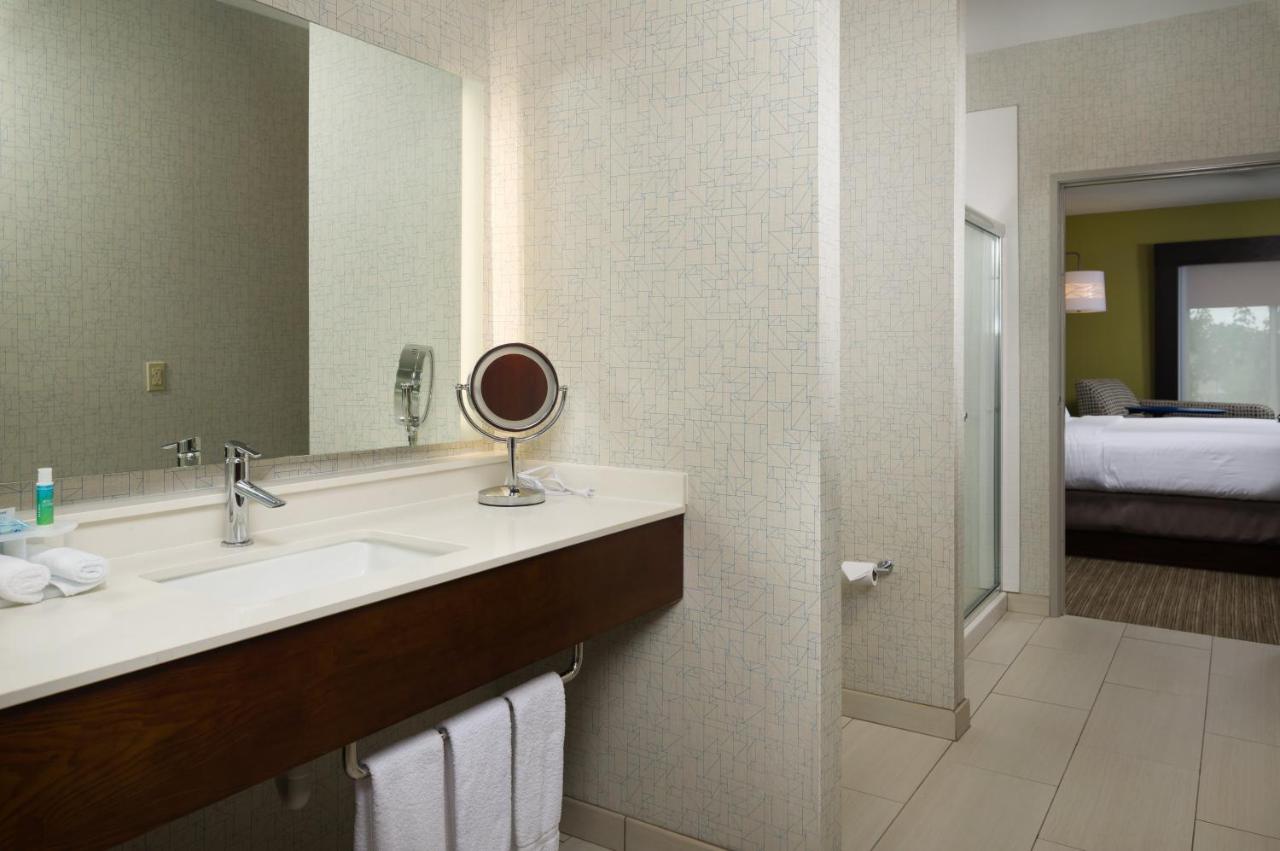 King Suite - Non-Smoking at Holiday Inn Express Hotel & Suites Independence-Kansas City by IHG