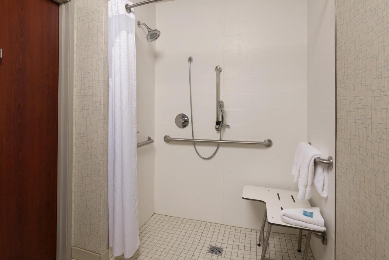 King Room with Roll-In Shower - Disability Access at Holiday Inn Express Hotel & Suites Independence-Kansas City by IHG