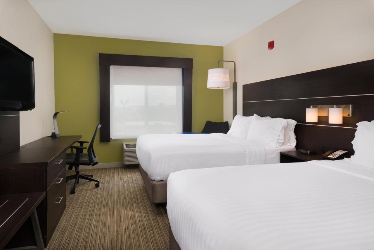 Queen Room with Two Queen Beds - Disability Access/Non-Smoking at Holiday Inn Express Hotel & Suites Independence-Kansas City by IHG