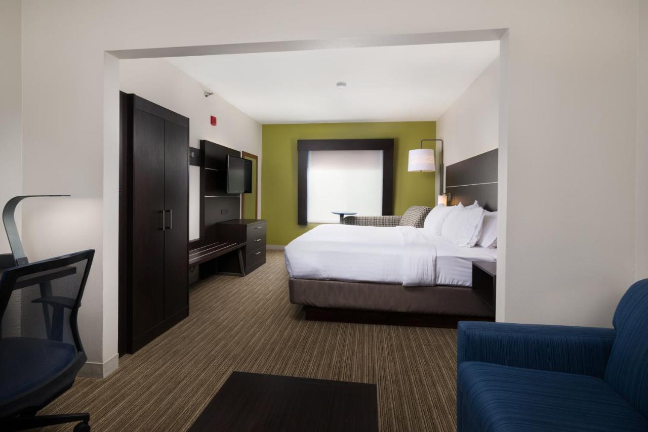 Executive King Room - Non-Smoking at Holiday Inn Express Hotel & Suites Independence-Kansas City by IHG