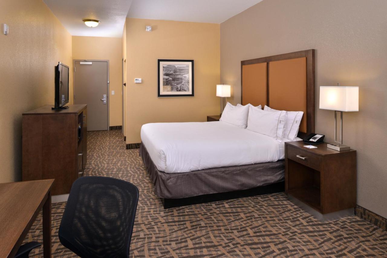 King Room - Hearing Accessible - Non-Smoking at Holiday Inn Express & Suites Page - Lake Powell Area by IHG