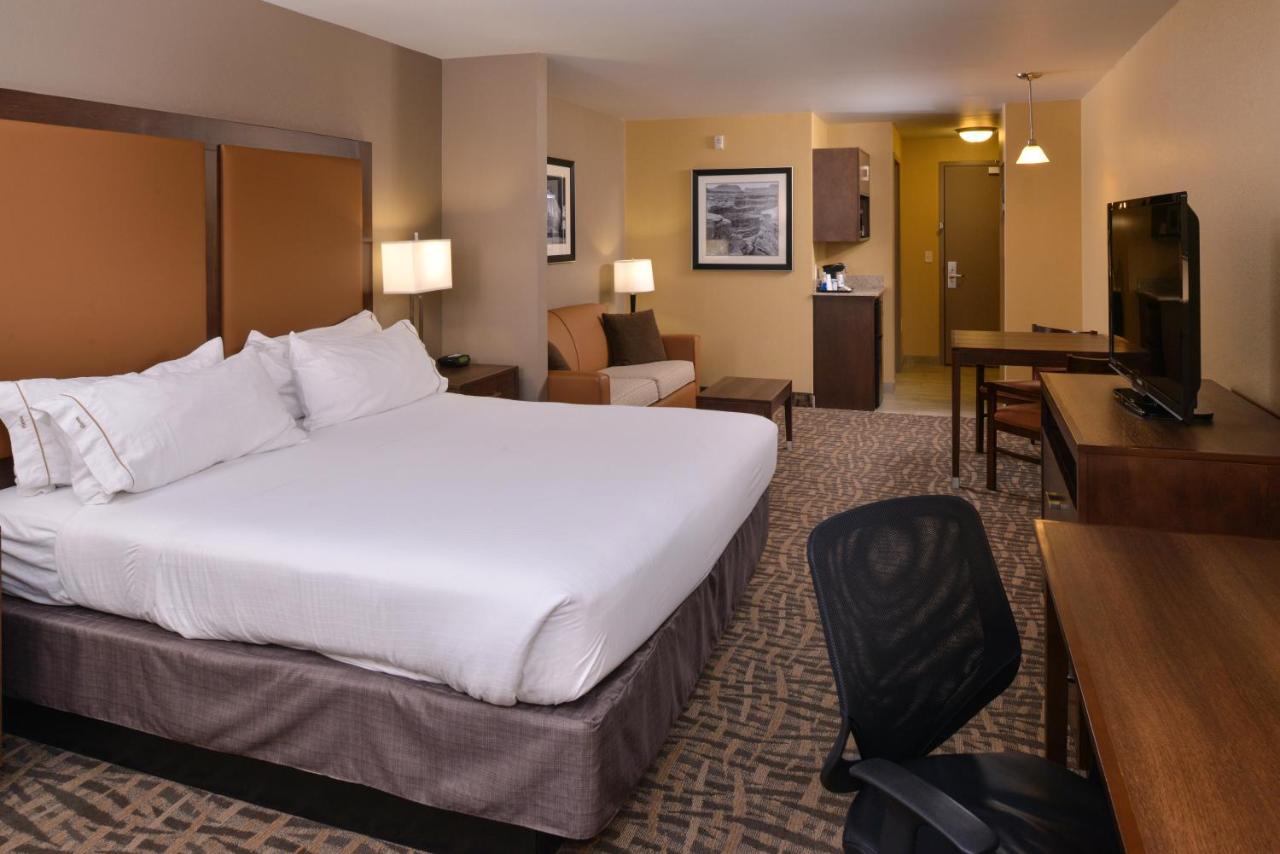 King Suite at Holiday Inn Express & Suites Page - Lake Powell Area by IHG